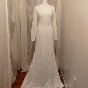 Wedding dress very small size 10. Lt ivory